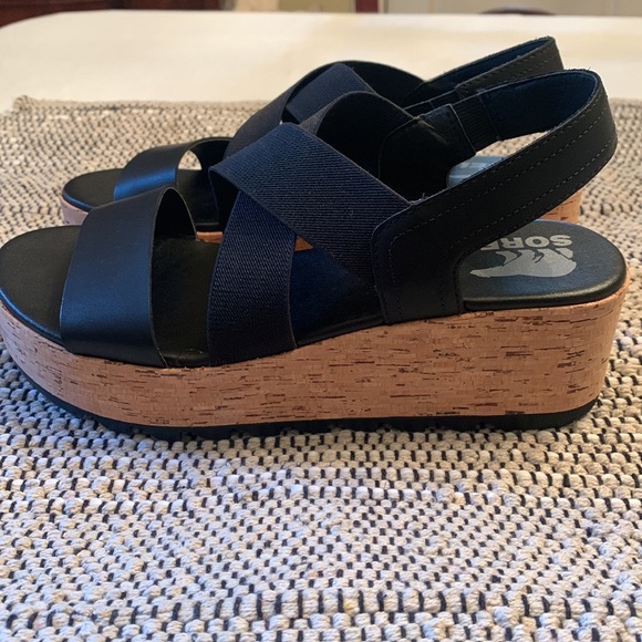 Brand New Sorel Black Platforms. Size 9. - Picture 2 of 9
